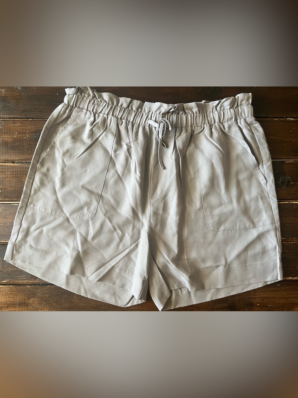 GOLD HAWK Paper-bag high waisted shorts size M NWT